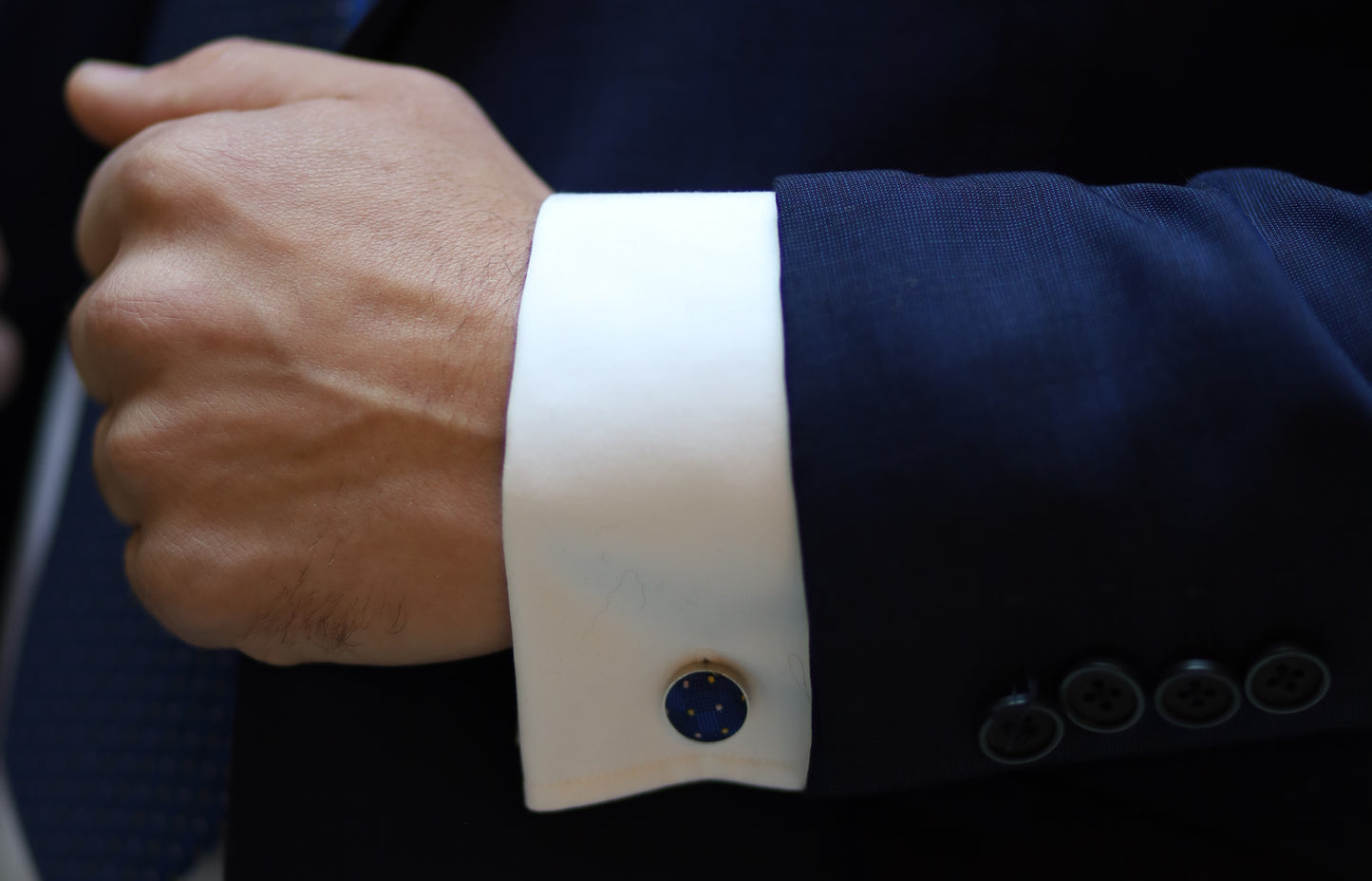 Ensemble Cravate, Mouchoir de Poche, Pince à Cravate et Boutons de Manchette à Motif Bleu et Doré - Gentlemen's Code