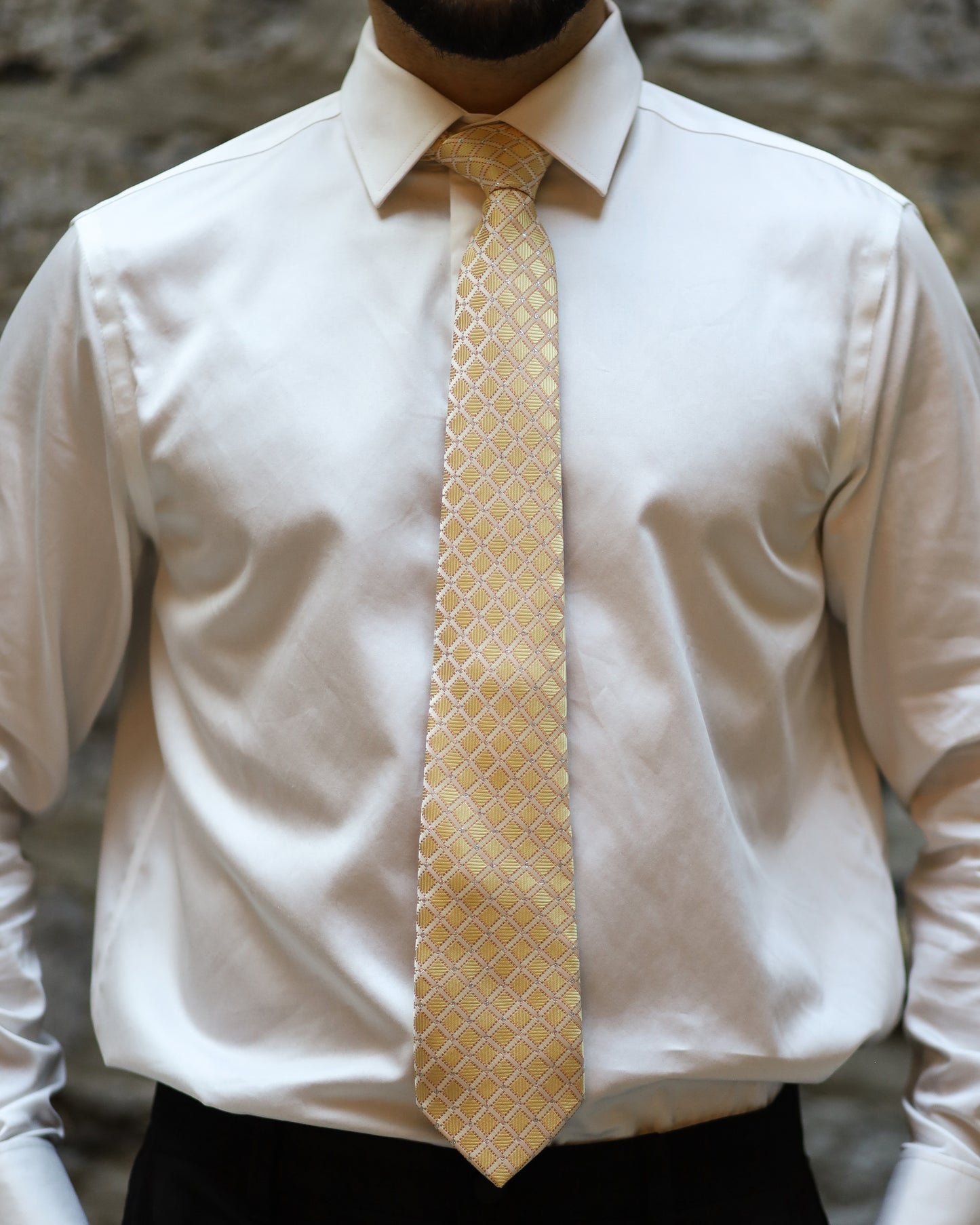 Ensemble Cravate, Mouchoir de Poche, Pince à Cravate et Boutons de Manchette à Motif Jaune et Doré - Gentlemen's Code