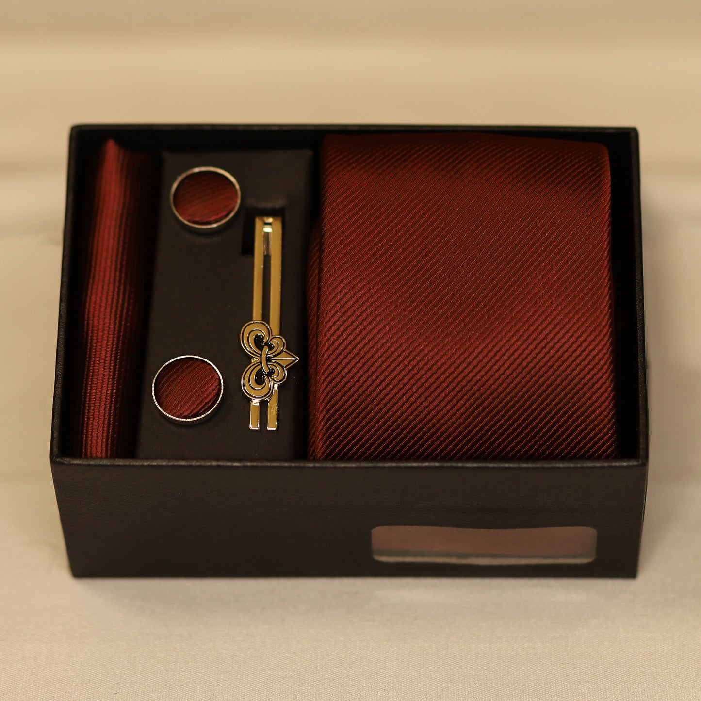 Ensemble Cravate, Mouchoir de Poche, Pince à Cravate et Boutons de Manchette Bourgogne - Gentlemen's Code