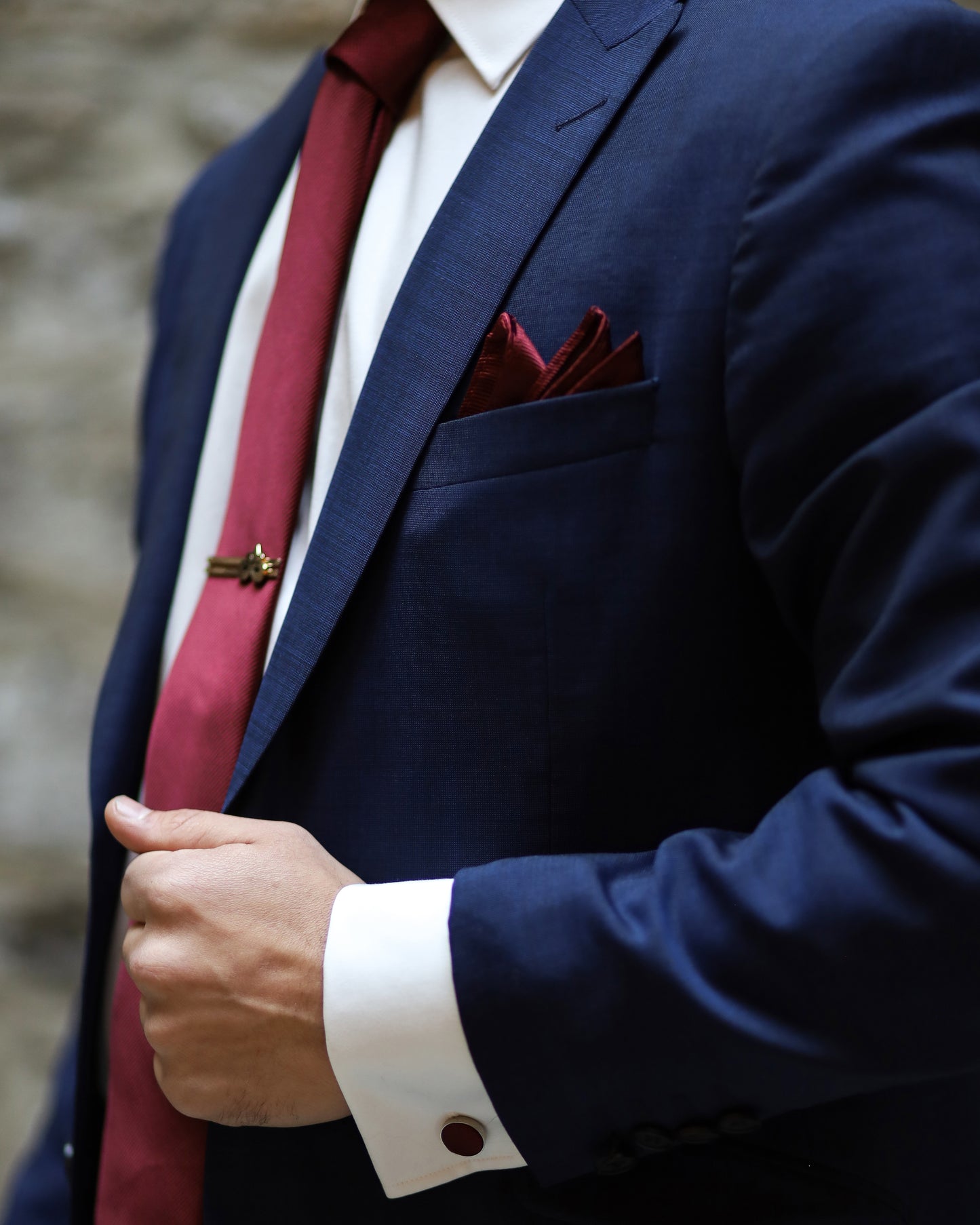 Ensemble Cravate, Mouchoir de Poche, Pince à Cravate et Boutons de Manchette Bourgogne - Gentlemen's Code