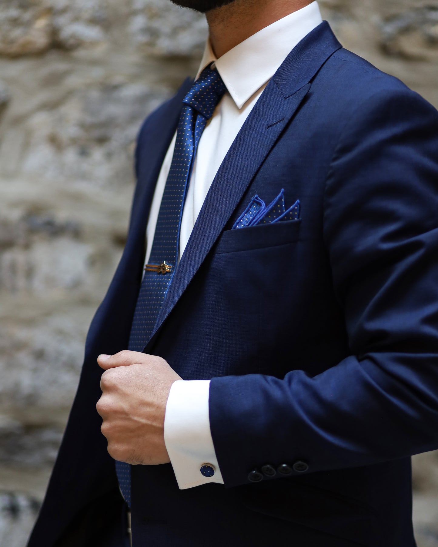 Ensemble Cravate, Mouchoir de Poche, Pince à Cravate et Boutons de Manchette à Motif Bleu et Doré - Gentlemen's Code