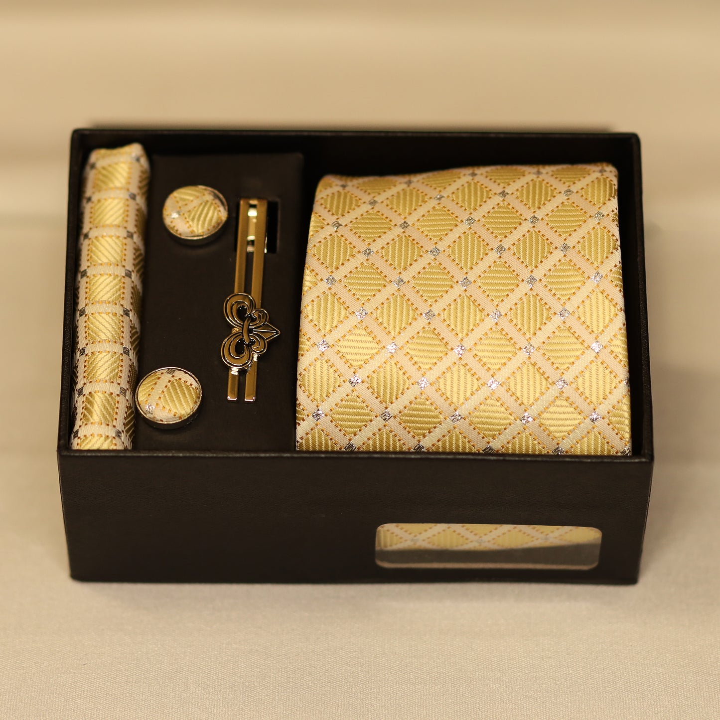Ensemble Cravate, Mouchoir de Poche, Pince à Cravate et Boutons de Manchette à Motif Jaune et Doré - Gentlemen's Code