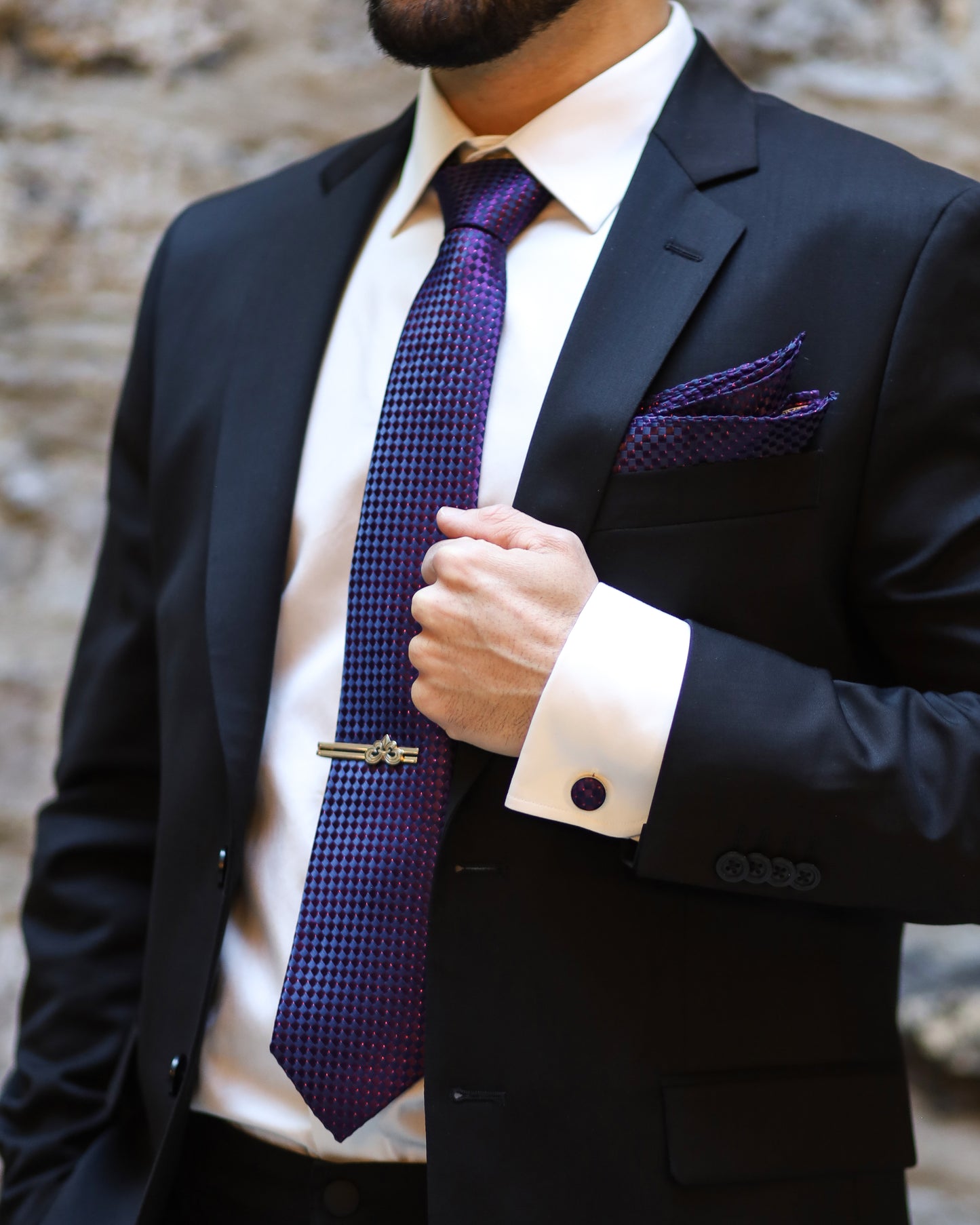 Ensemble Cravate, Mouchoir de Poche, Pince à Cravate et Boutons de Manchette à Motif Mauve - Gentlemen's Code