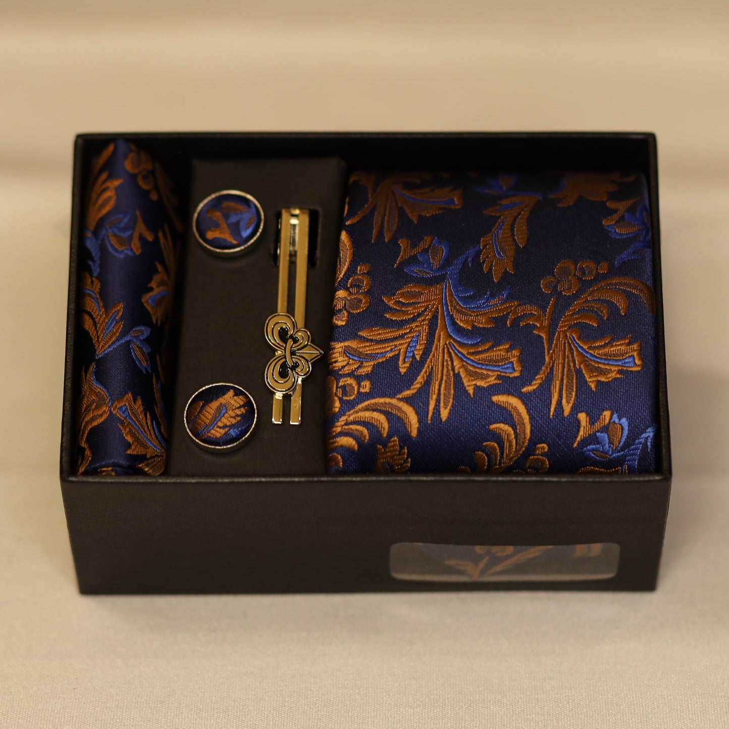 Ensemble Cravate, Mouchoir de Poche, Pince à Cravate et Boutons de Manchette à Motif Bleu Marine et Orange - Gentlemen's Code