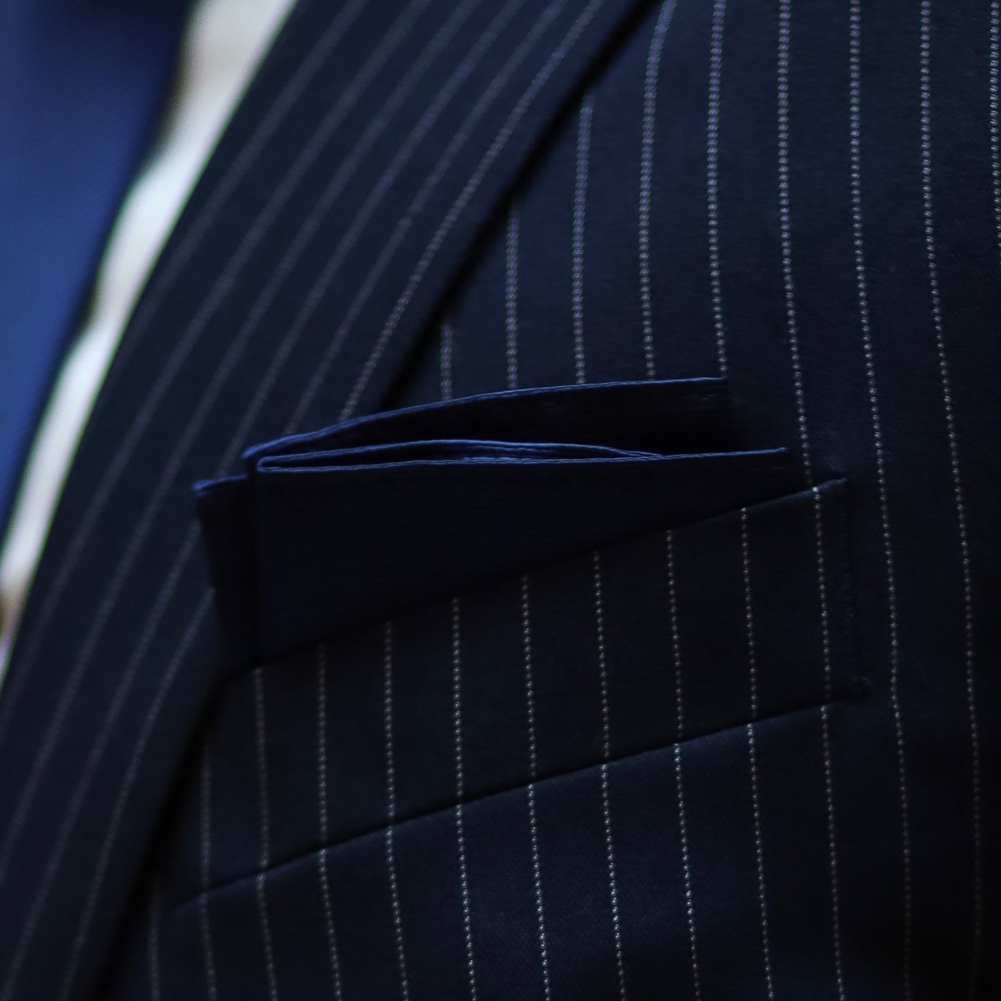 Ensemble Cravate, Mouchoir de Poche, Pince à Cravate et Boutons de Manchette Bleu Marin - Gentlemen's Code