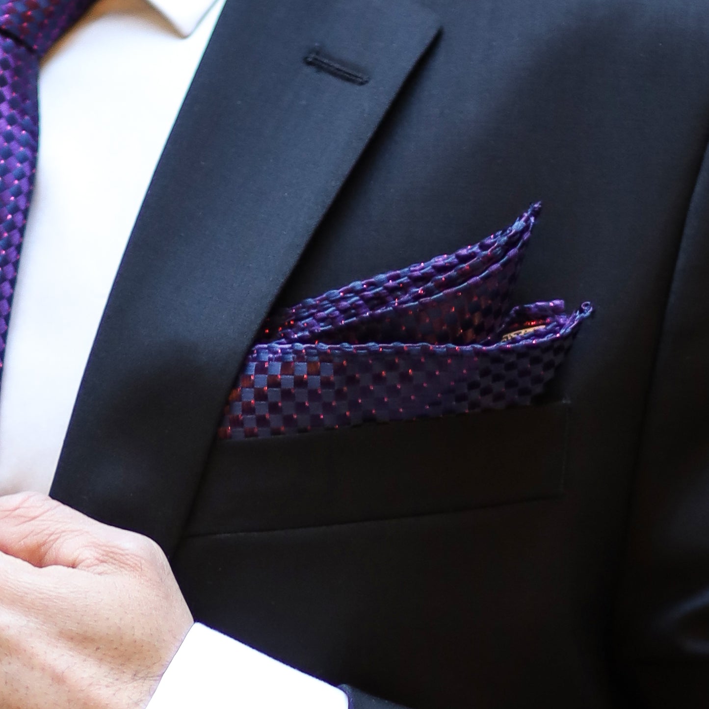 Ensemble Cravate, Mouchoir de Poche, Pince à Cravate et Boutons de Manchette à Motif Mauve - Gentlemen's Code