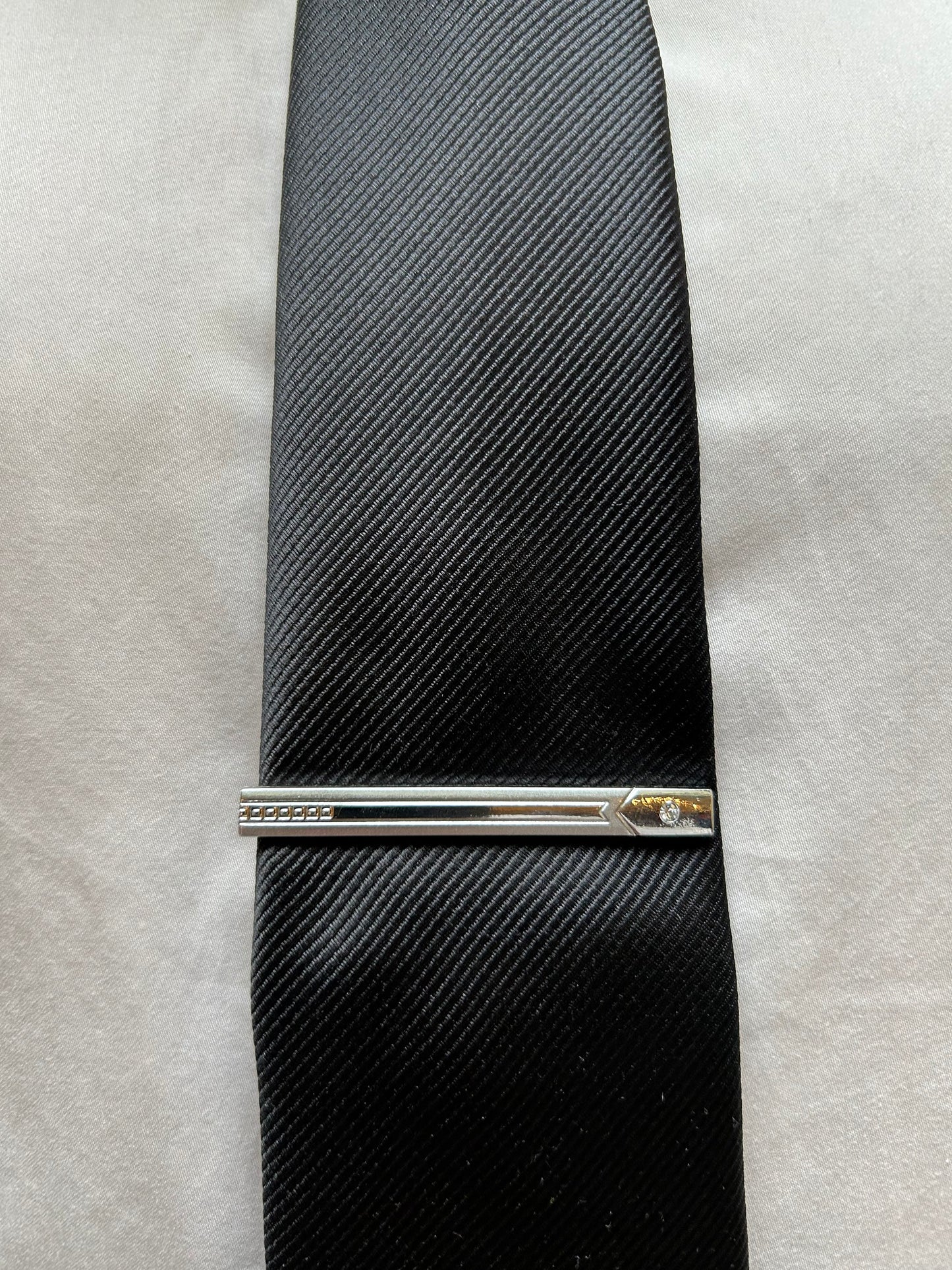Ensemble Cravate, Mouchoir de Poche, Pince à Cravate et Boutons de Manchette à Motif Bleu et Doré - Gentlemen's Code