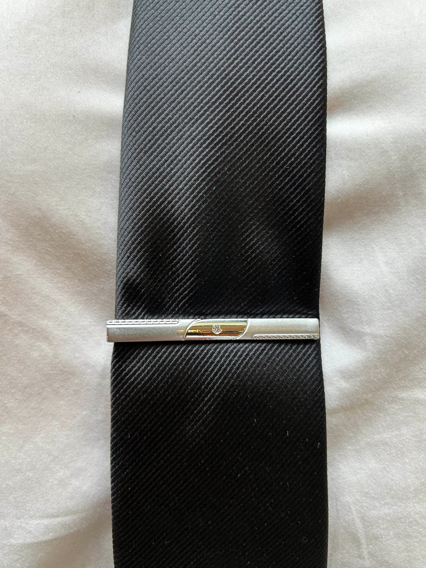 Ensemble Cravate, Mouchoir de Poche, Pince à Cravate et Boutons de Manchette à Motif Bleu et Doré - Gentlemen's Code